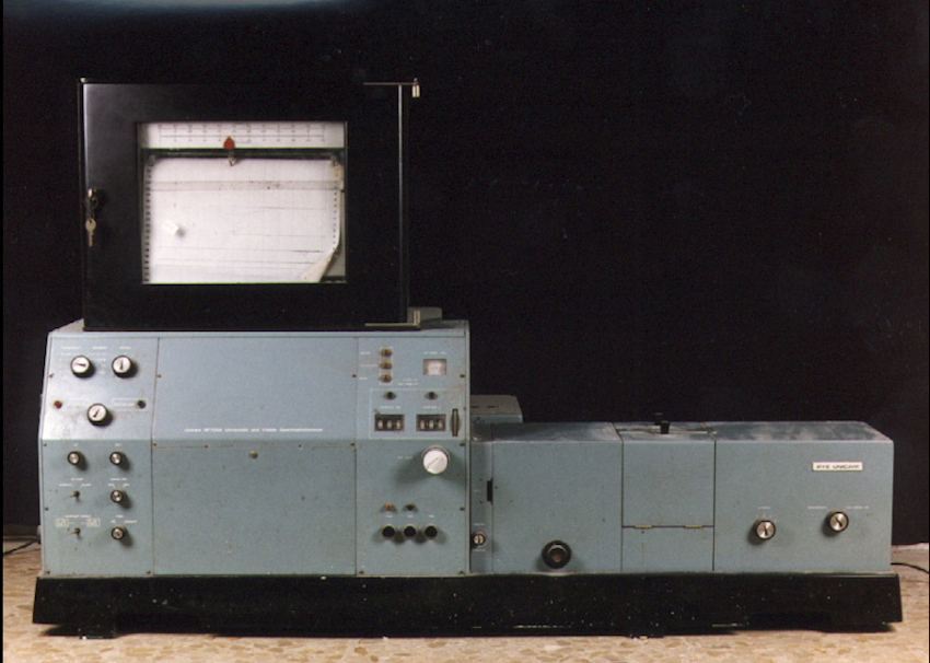 Espectrofotòmetre d'ultravioleta i visible, Col·lecció Universitat de València,  (ca. 1950 - 1970)
